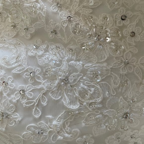 Beautiful Mori Lee Ivory Wedding Dress - Picture 4 of 14